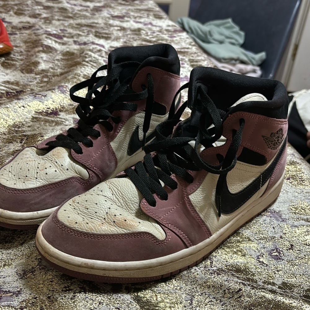 Jordan 1 mids